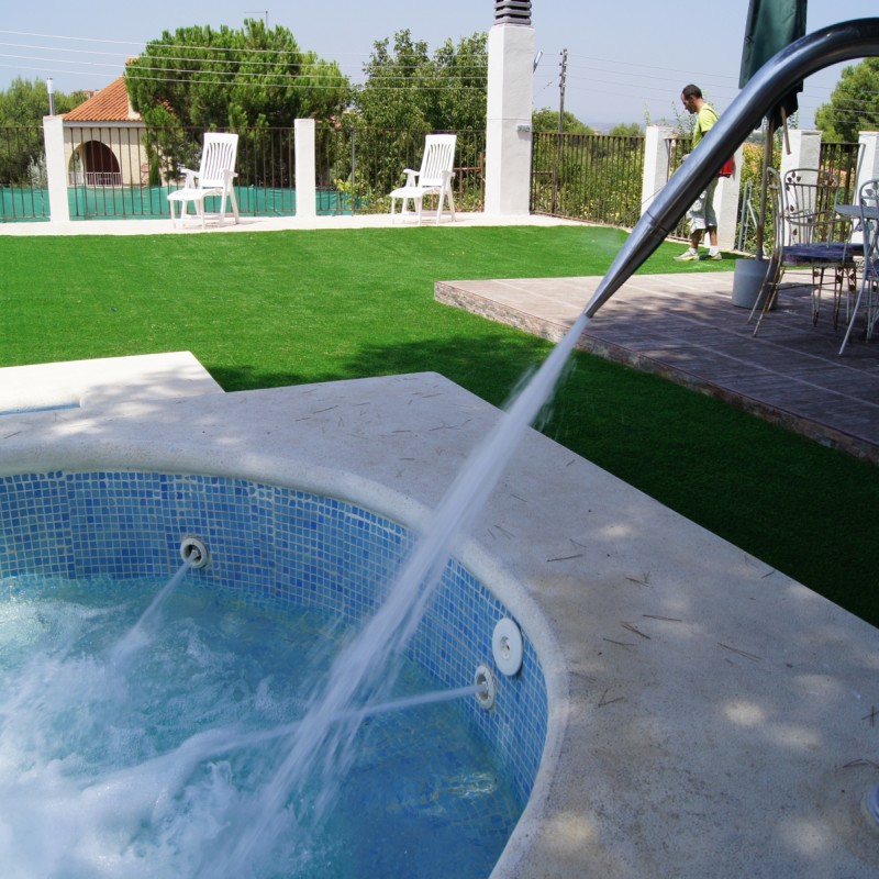 cesped artificial decorativo deluxe jardin2 1