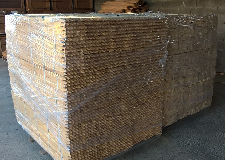 Tutores madera plantones frutales